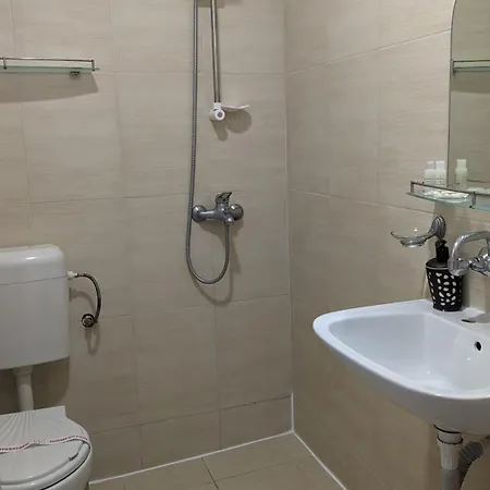 Chalakov בית הארחה סינמורץ