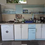 Chalakov בית הארחה 4*