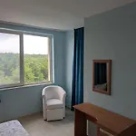 Chalakov בית הארחה 4*