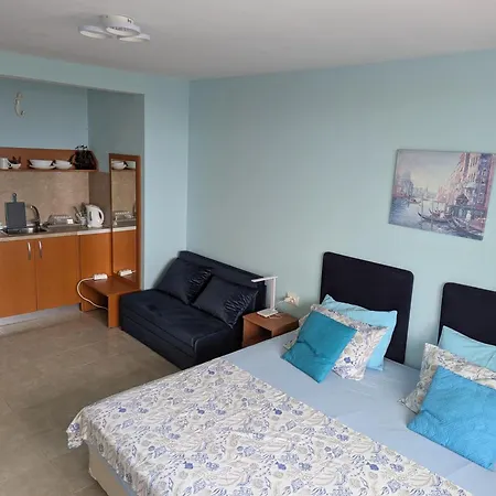 Chalakov בית הארחה 4*