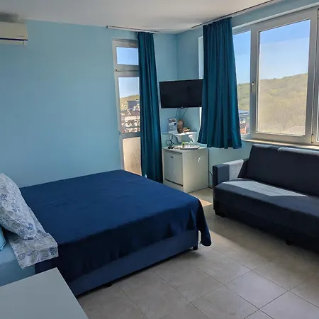 Chalakov בית הארחה 4*